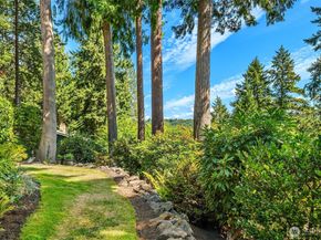 18939 NE 20th Court, Redmond WA 98052