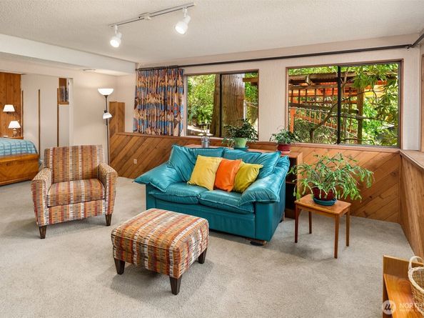 18939 NE 20th Court, Redmond WA 98052