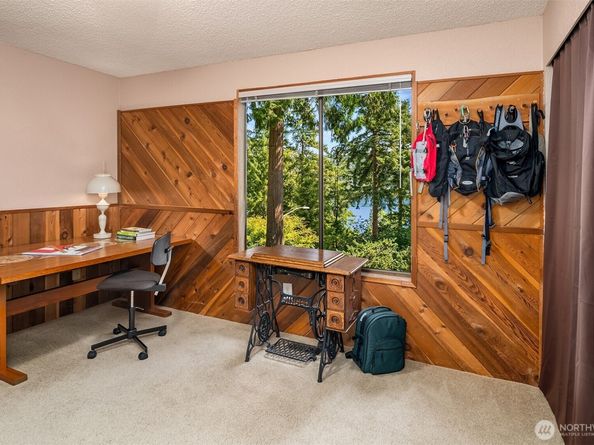 18939 NE 20th Court, Redmond WA 98052