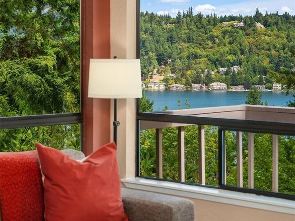 18939 NE 20th Court, Redmond WA 98052