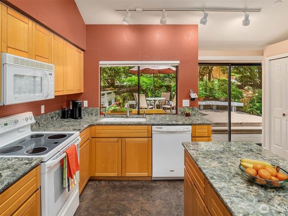 18939 NE 20th Court, Redmond WA 98052