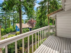 18939 NE 20th Court, Redmond WA 98052