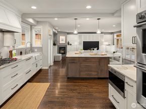2538 Westmont Way W, Seattle WA 98199