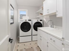 2538 Westmont Way W, Seattle WA 98199