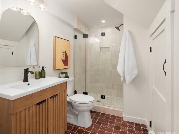 2538 Westmont Way W, Seattle WA 98199
