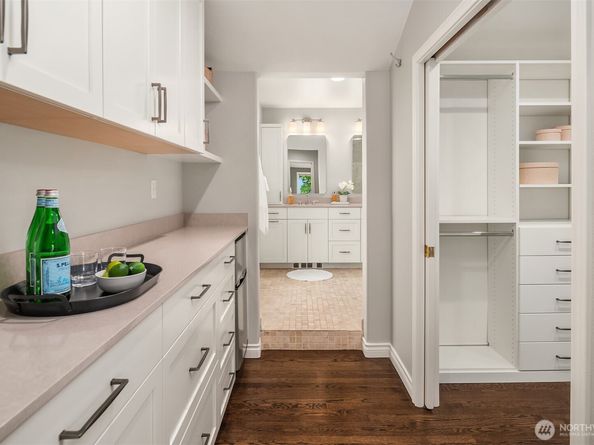 2538 Westmont Way W, Seattle WA 98199