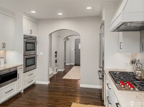 2538 Westmont Way W, Seattle WA 98199