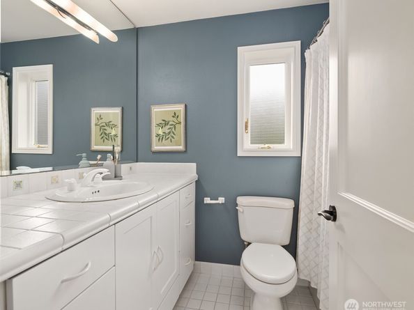 2538 Westmont Way W, Seattle WA 98199