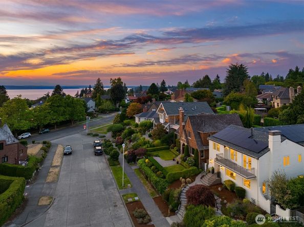 2538 Westmont Way W, Seattle WA 98199