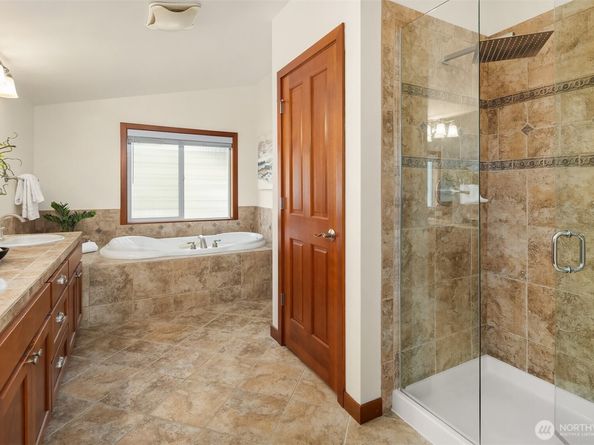 1915 9th Avenue W, Seattle WA 98119
