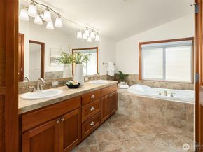 1915 9th Avenue W, Seattle WA 98119