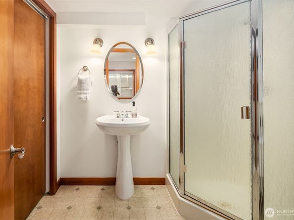 1915 9th Avenue W, Seattle WA 98119