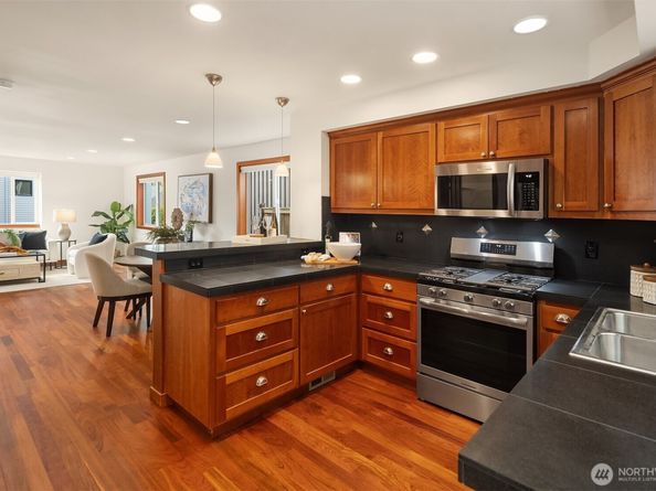 1915 9th Avenue W, Seattle WA 98119