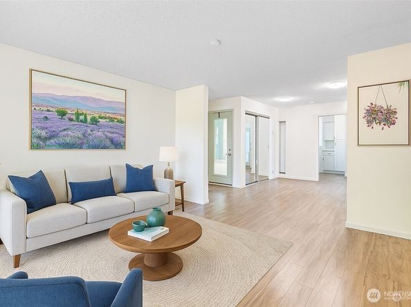12840 SE 40th Court B2, Bellevue WA 98006
