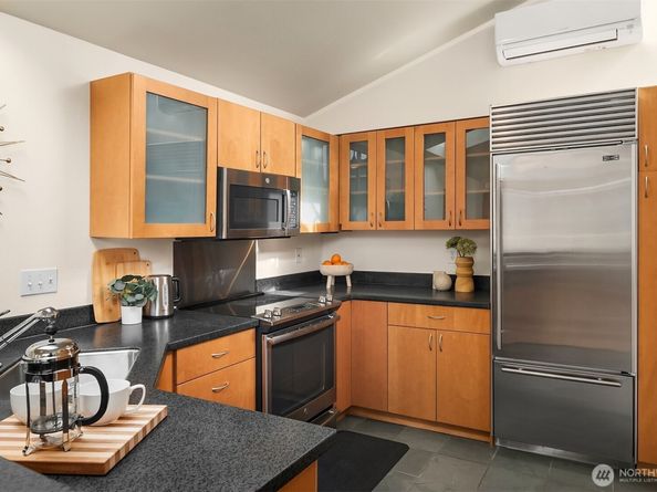 2420 Westlake Avenue N 11, Seattle WA 98109