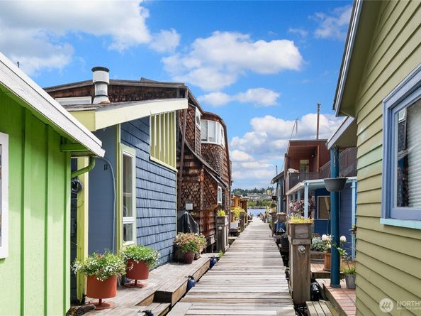 2420 Westlake Avenue N 11, Seattle WA 98109