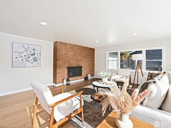 324 NW 195th Street, Shoreline WA 98177