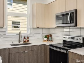 1406 N 95th Street, Seattle WA 98103