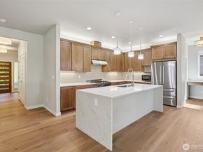 5723 NE 197th Street, Kenmore WA 98028