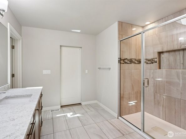 5723 NE 197th Street, Kenmore WA 98028