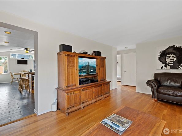 347 NW 52nd Street, Seattle WA 98107