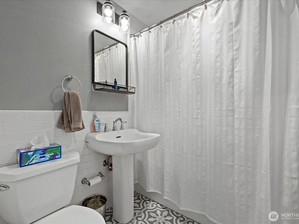347 NW 52nd Street, Seattle WA 98107