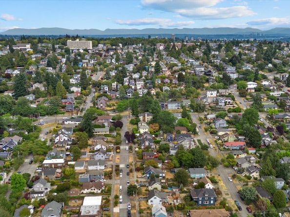 347 NW 52nd Street, Seattle WA 98107