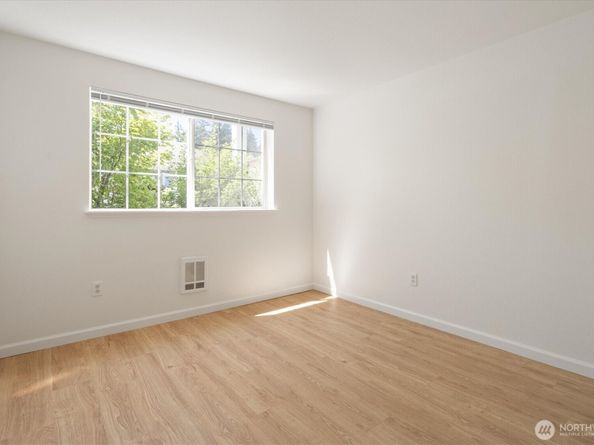 23319 Cedar Way K105, Mountlake Terrace WA 98043