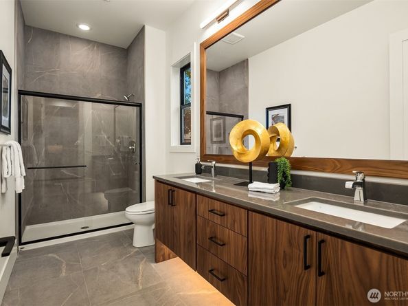 1053 160th Avenue SE, Bellevue WA 98008
