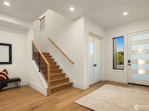 1053 160th Avenue SE, Bellevue WA 98008