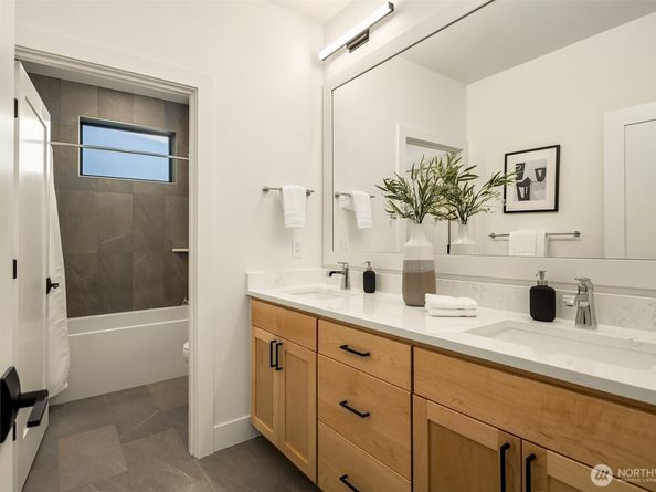 1053 160th Avenue SE, Bellevue WA 98008
