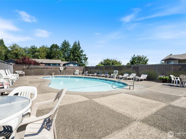 3560 Narrows View Lane NE 202, Bremerton WA 98310