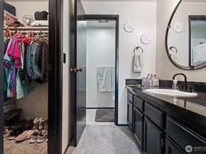 3560 Narrows View Lane NE 202, Bremerton WA 98310