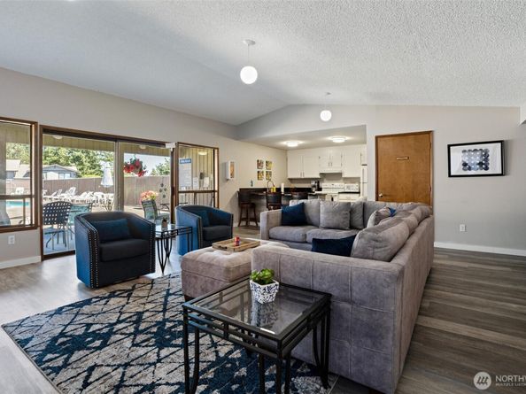 3560 Narrows View Lane NE 202, Bremerton WA 98310