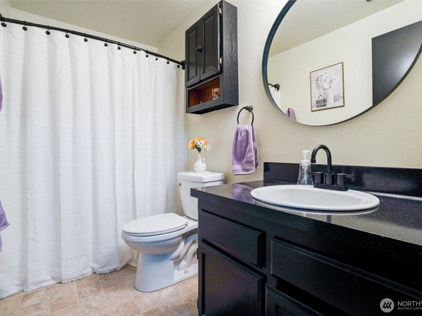 3560 Narrows View Lane NE 202, Bremerton WA 98310
