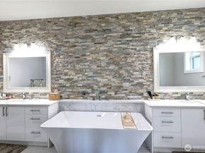 1025 N 36th Street, Renton WA 98056