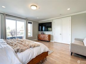 1025 N 36th Street, Renton WA 98056