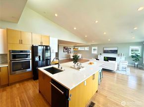 1025 N 36th Street, Renton WA 98056