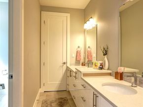 1025 N 36th Street, Renton WA 98056