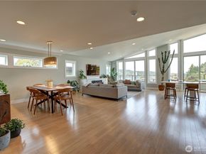 1025 N 36th Street, Renton WA 98056