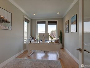 1025 N 36th Street, Renton WA 98056