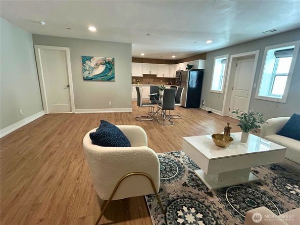 1025 N 36th Street, Renton WA 98056