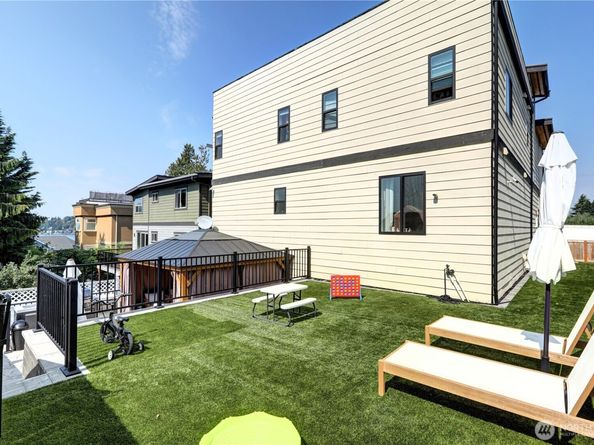 1025 N 36th Street, Renton WA 98056