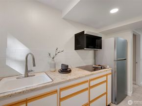 21325 SE 24th Street, Sammamish WA 98075
