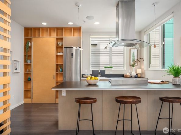 1623 14th Avenue E, Seattle WA 98122