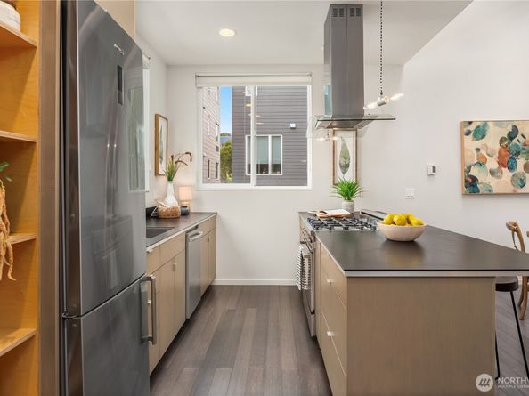 1623 14th Avenue E, Seattle WA 98122