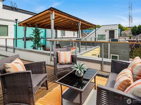 1623 14th Avenue E, Seattle WA 98122