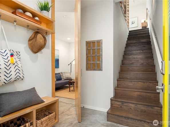 1623 14th Avenue E, Seattle WA 98122