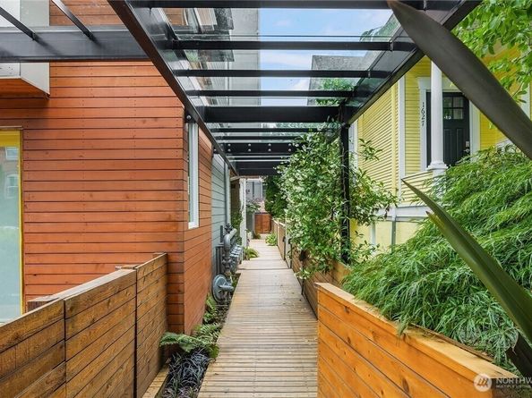 1623 14th Avenue E, Seattle WA 98122