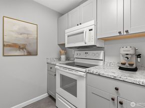 11002 SE Petrovitsky Road F302, Renton WA 98055